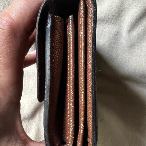 Louis Vuitton wallet with many features. - Picture 2 of 13